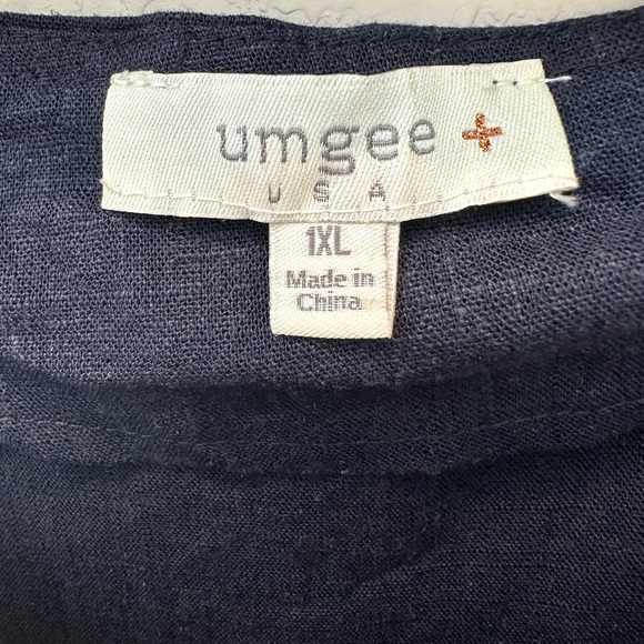 Umgee Navy Dalmatian Print Mixed Media Top - Picture 5 of 6